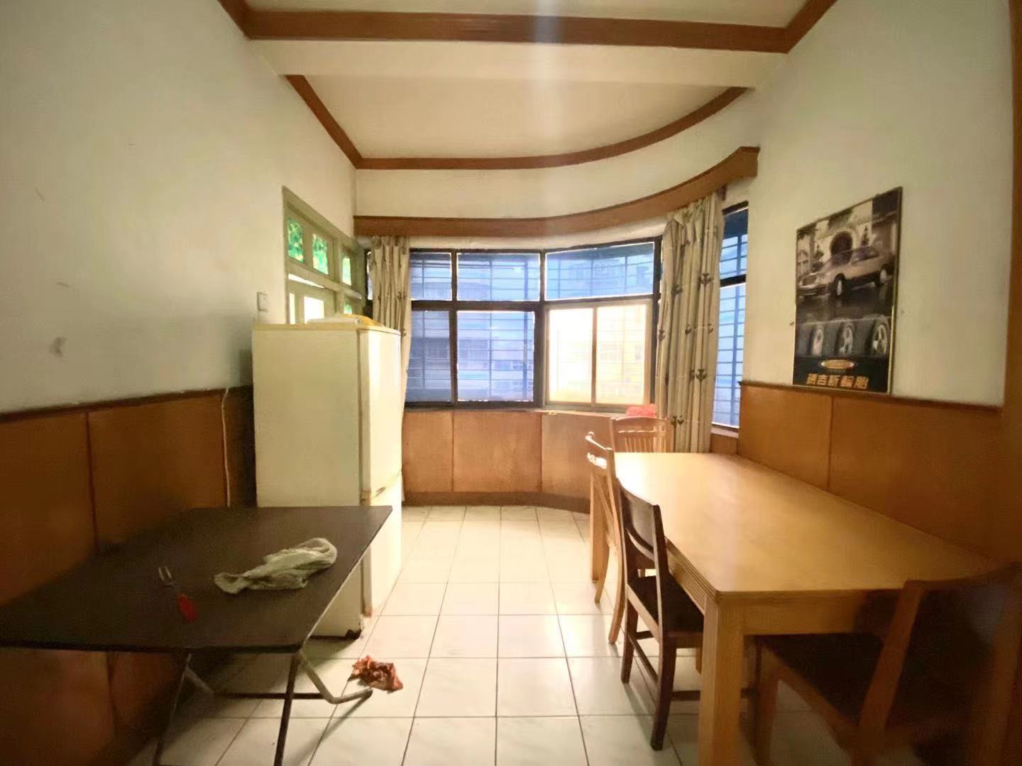 体育花园  3室2厅1卫   1000.00元/月室内图