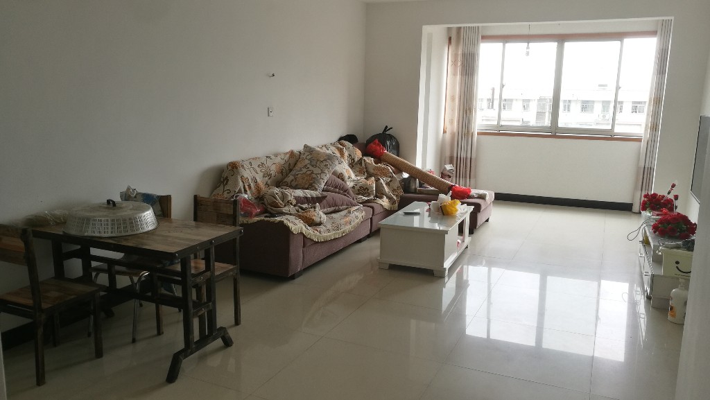 湘禄大酒店 2室2厅1卫 1500.0元/月 湘禄大酒店 2室2厅1卫 1500.0元/月室内图