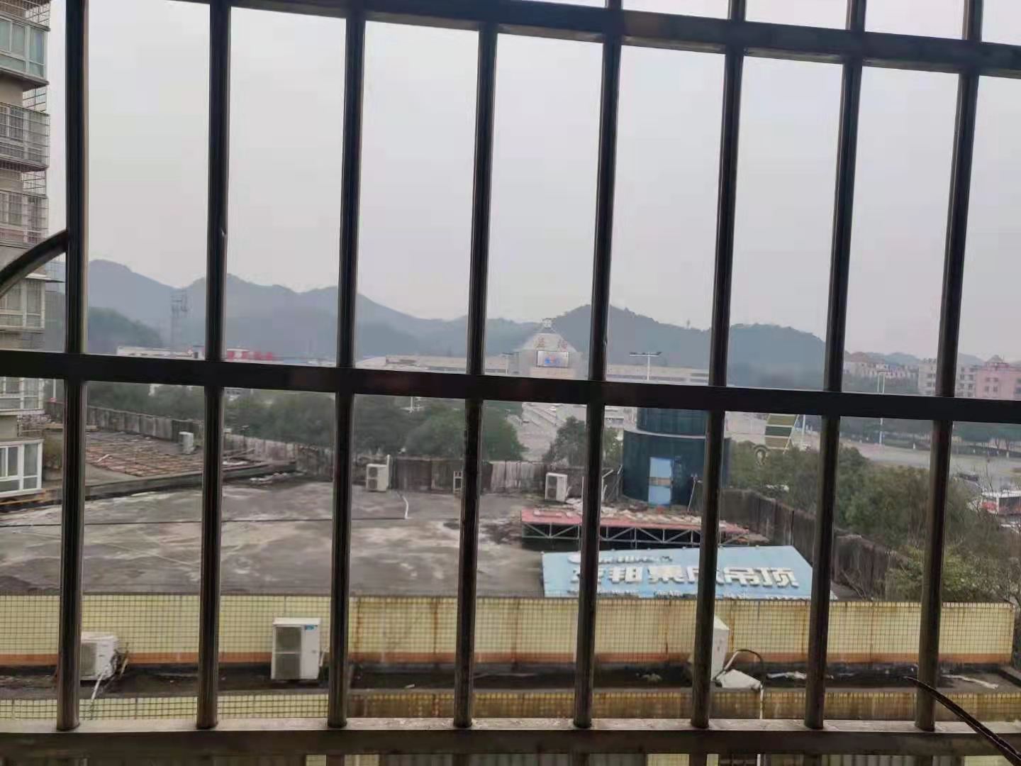 金华苑 3室2厅2卫 55.0万 金华苑 3室2厅2卫 55.0万客厅