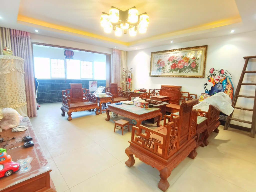 伟大国际 4室2厅2卫 108.0万 伟大国际 4室2厅2卫 108.0万客厅