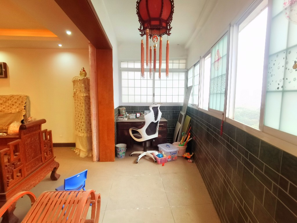 伟大国际 4室2厅2卫 108.0万 伟大国际 4室2厅2卫 108.0万客厅