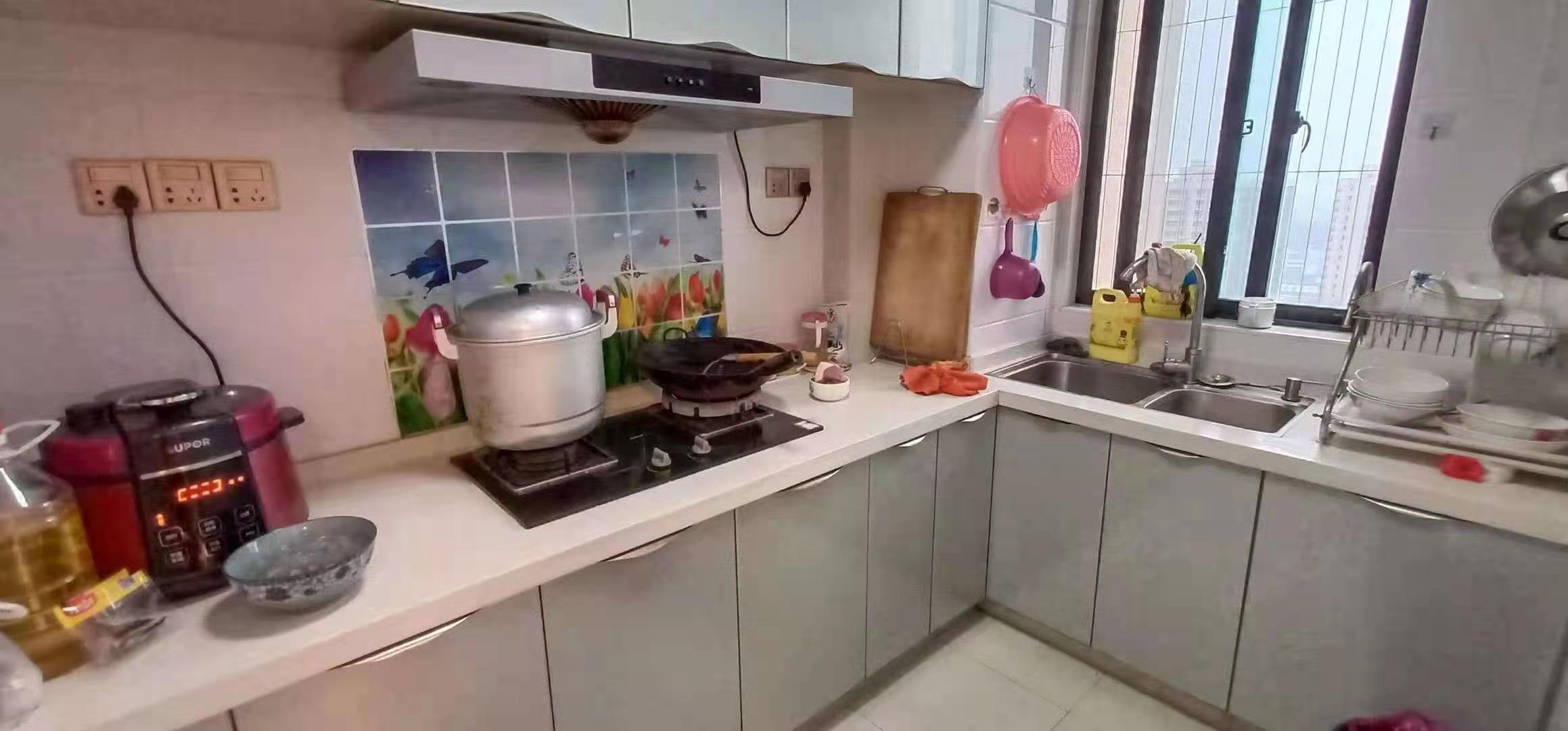 岭秀天下  3室2厅2卫    75.0万 岭秀天下  3室2厅2卫    75.0万客厅