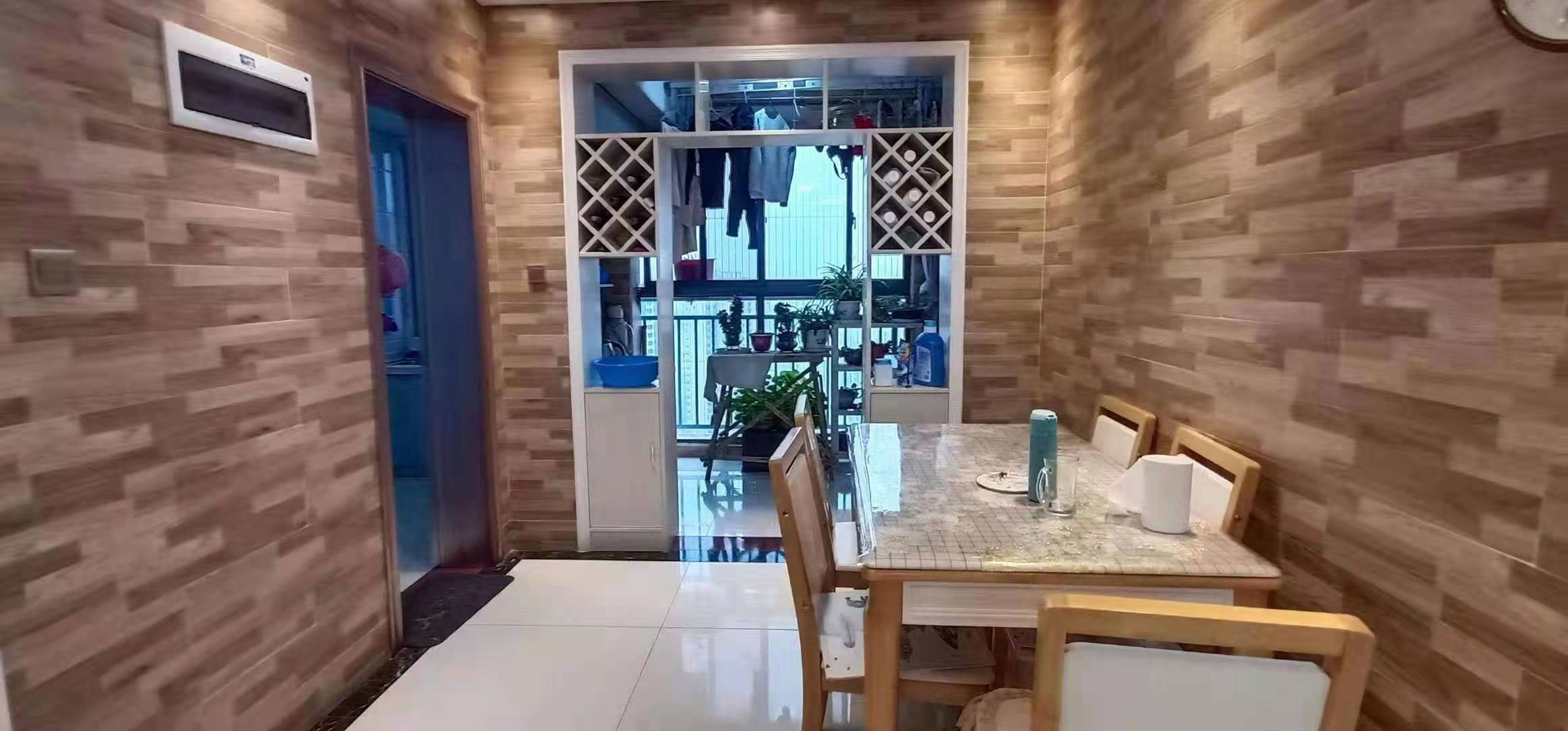 岭秀天下  3室2厅2卫    75.0万 岭秀天下  3室2厅2卫    75.0万客厅