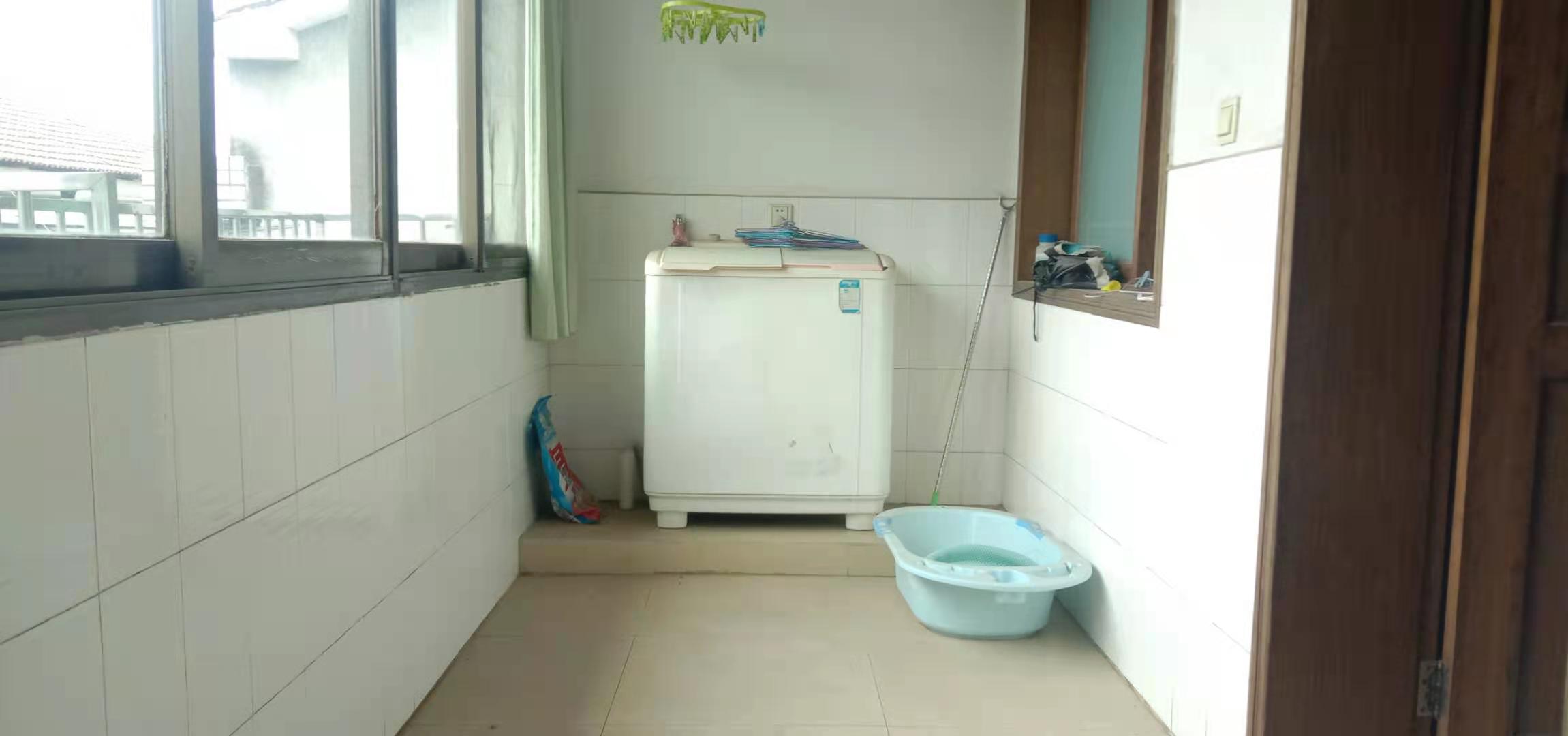 桂花园小区  3室2厅2卫    36.8万 桂花园小区  3室2厅2卫    36.8万卧室