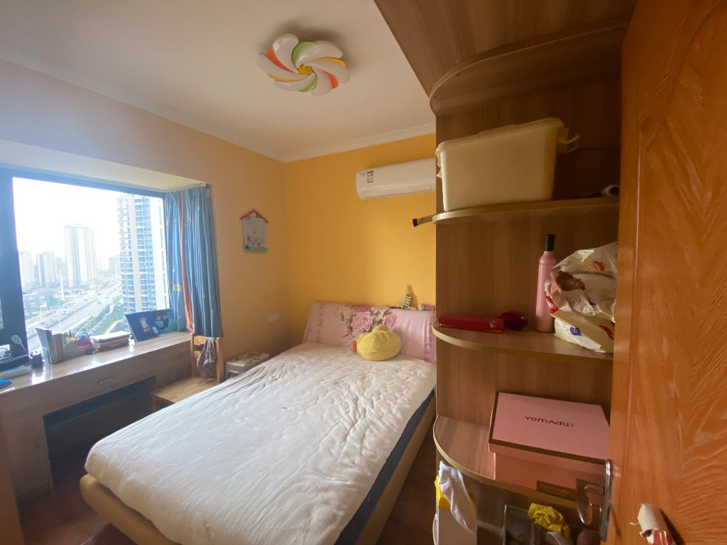 东部美的城 3室2厅1卫 75.0万 东部美的城 3室2厅1卫 75.0万客厅