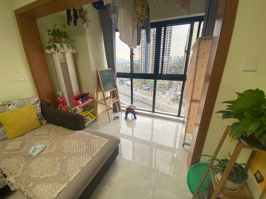 东部美的城 3室2厅1卫 75.0万 东部美的城 3室2厅1卫 75.0万客厅