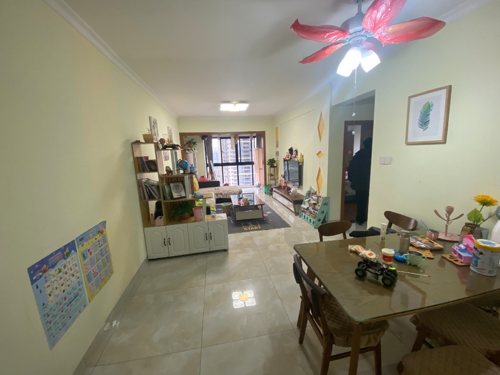 东部美的城 3室2厅1卫 75.0万 东部美的城 3室2厅1卫 75.0万客厅