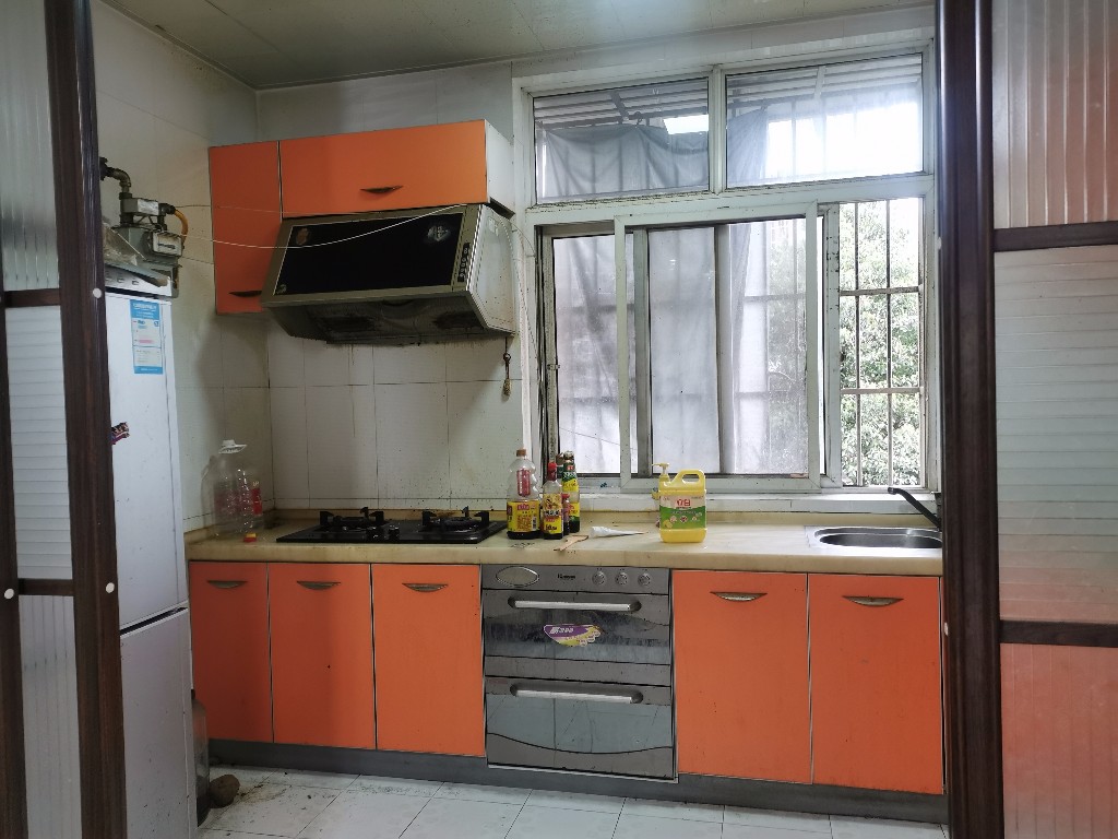 南岳岭 3室2厅1卫 1500.0元/月 南岳岭 3室2厅1卫 1500.0元/月室内图