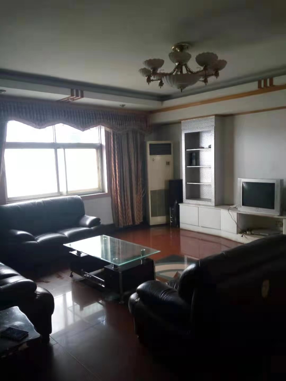 红旗商贸城 4室2厅1卫 1500.00元/月 红旗商贸城 4室2厅1卫 1500.00元/月室内图