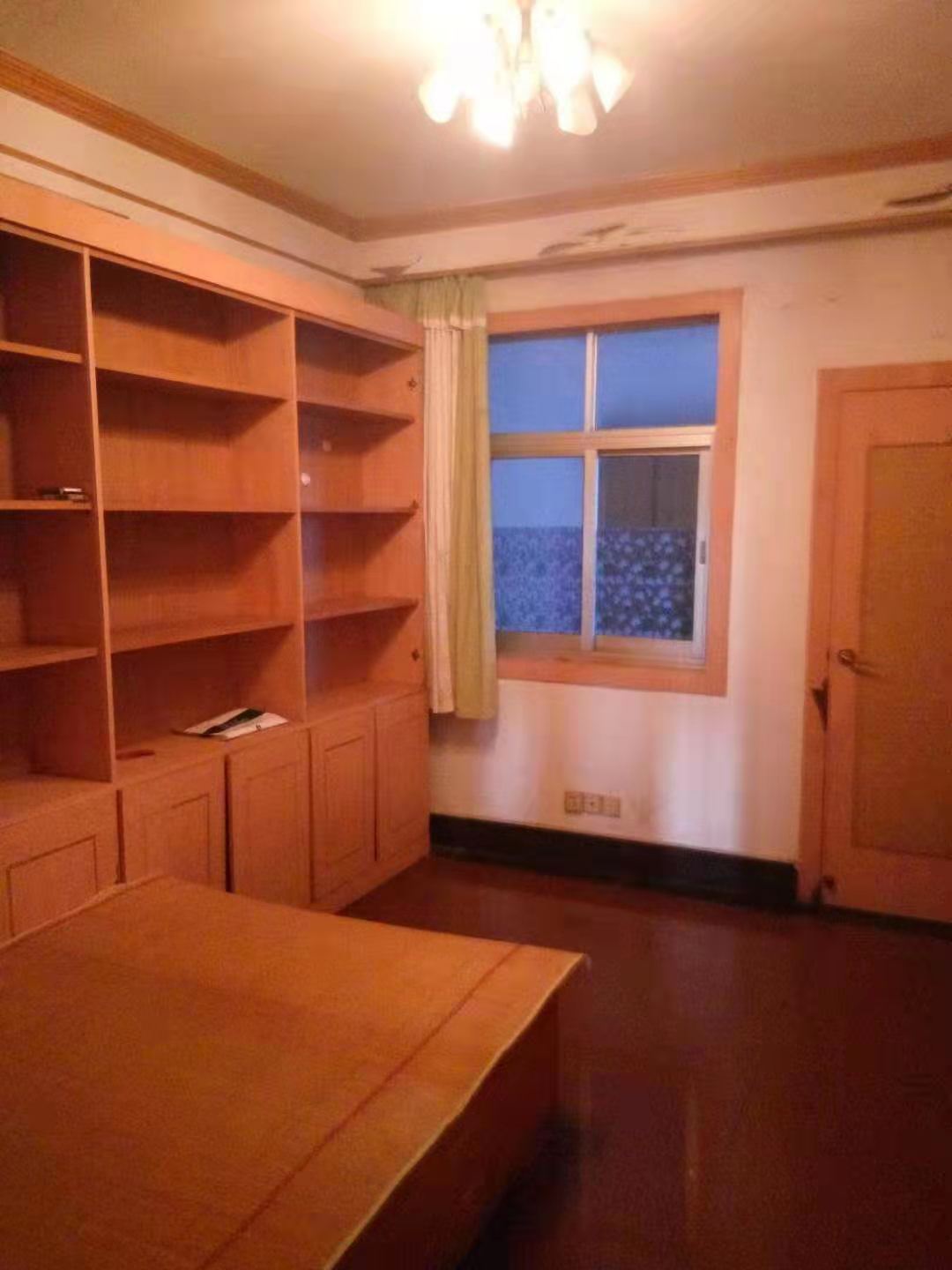 红旗商贸城 4室2厅1卫 1500.00元/月 红旗商贸城 4室2厅1卫 1500.00元/月室内图