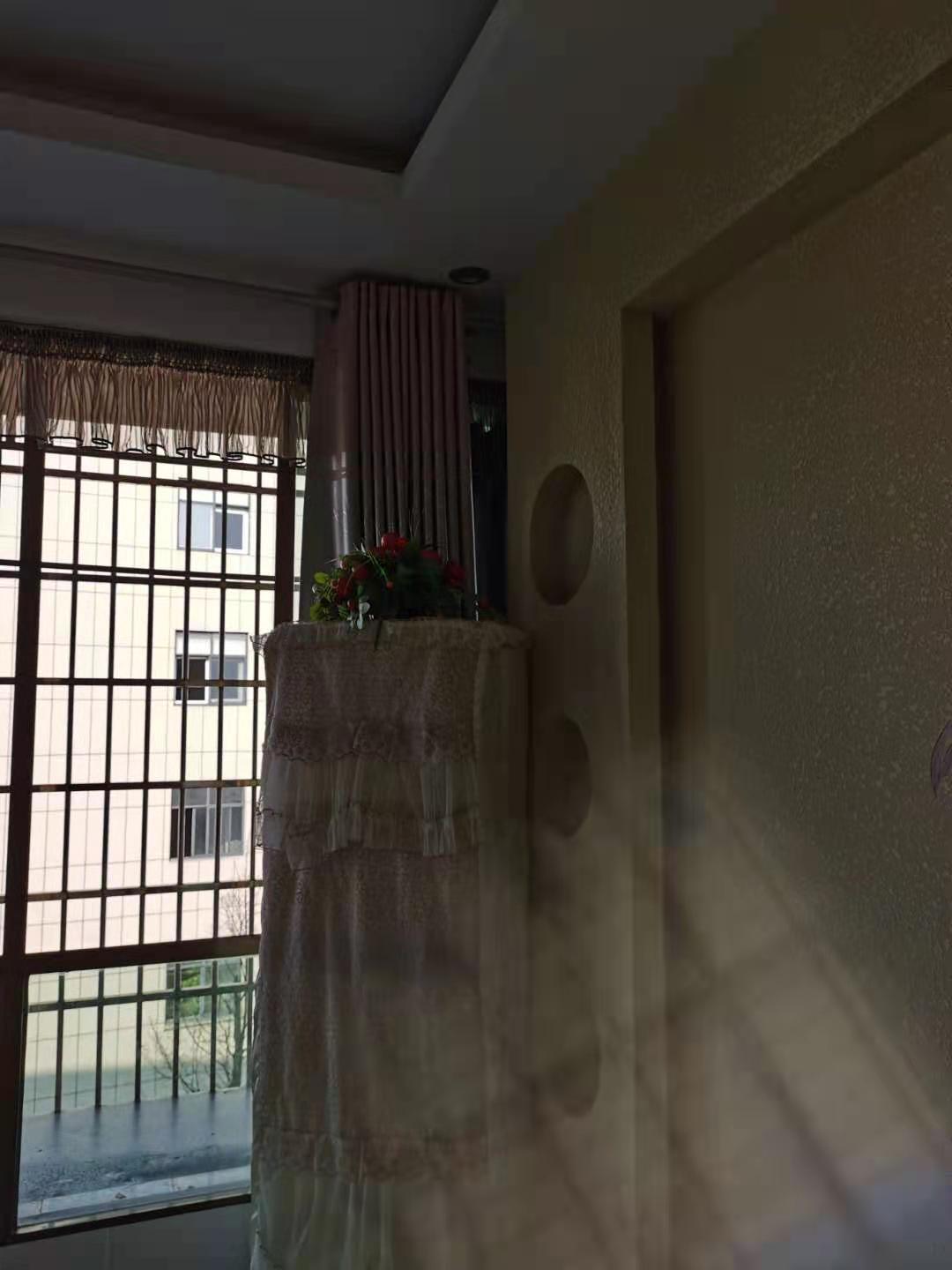 金花湖社区居委会  3室2厅2卫   1200.00元/月室内图