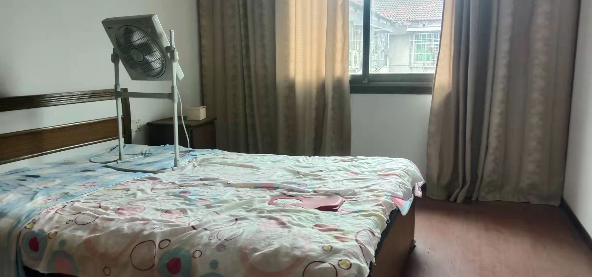 桂花园小区  3室2厅2卫    36.8万 桂花园小区  3室2厅2卫    36.8万卧室