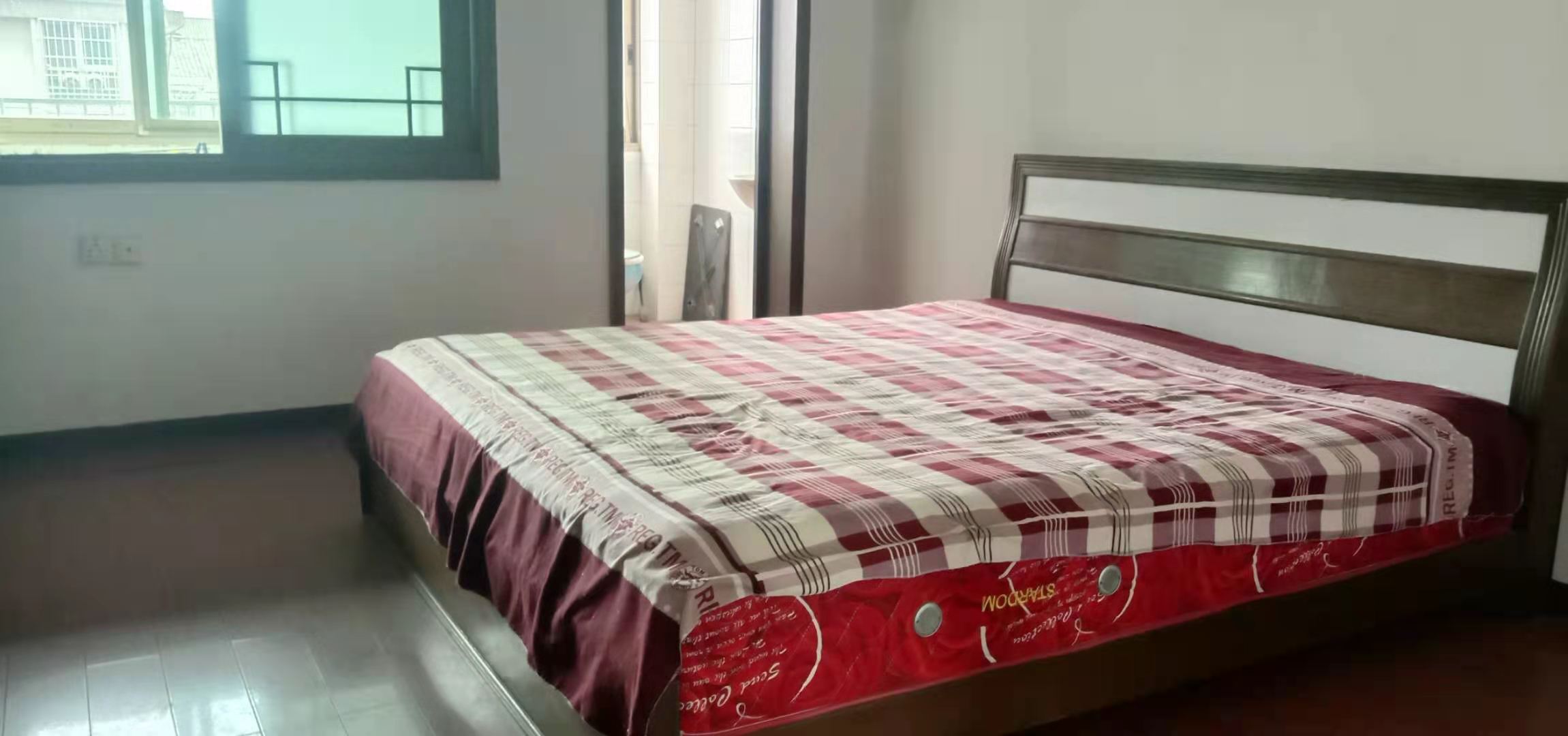 桂花园小区  3室2厅2卫    36.8万 桂花园小区  3室2厅2卫    36.8万卧室