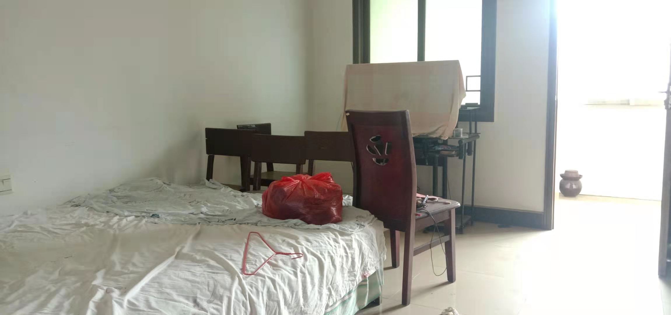 桂花园小区  3室2厅2卫    36.8万 桂花园小区  3室2厅2卫    36.8万卧室