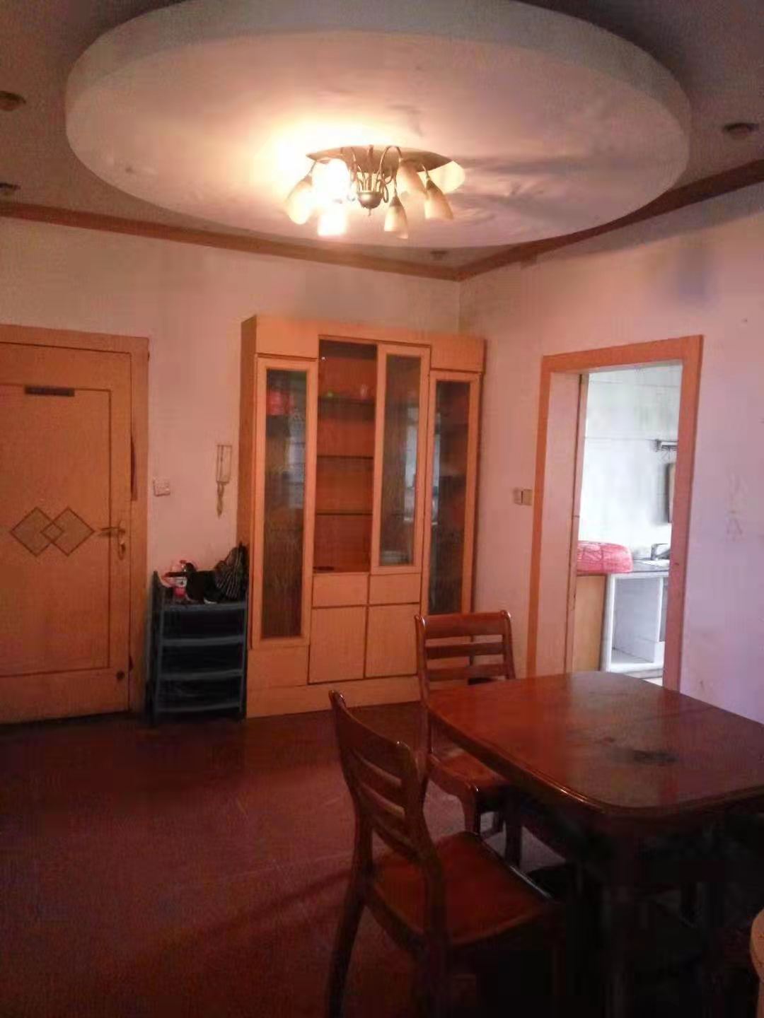 红旗商贸城 4室2厅1卫 1500.00元/月 红旗商贸城 4室2厅1卫 1500.00元/月室内图