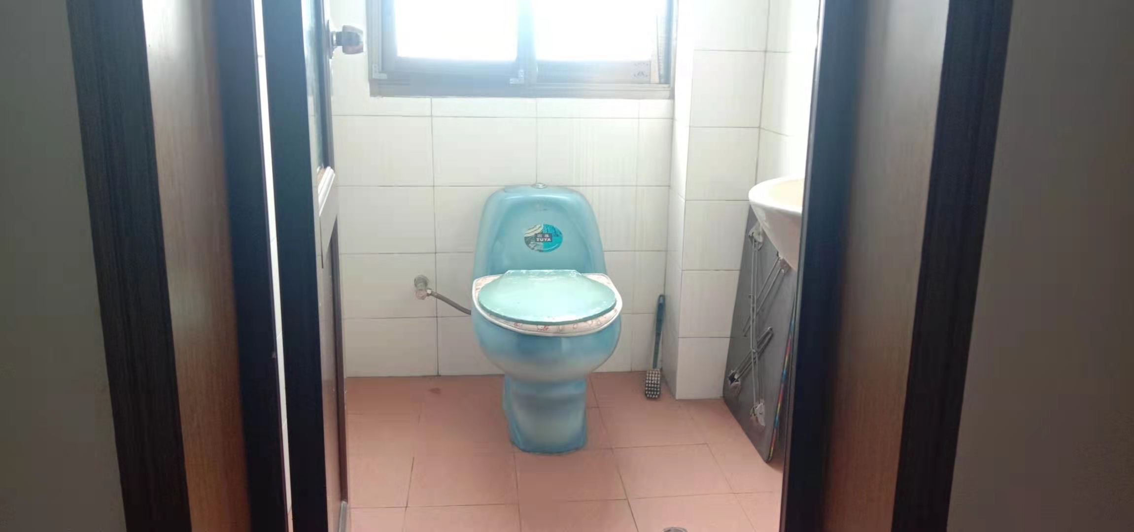 桂花园小区  3室2厅2卫    36.8万 桂花园小区  3室2厅2卫    36.8万卫生间