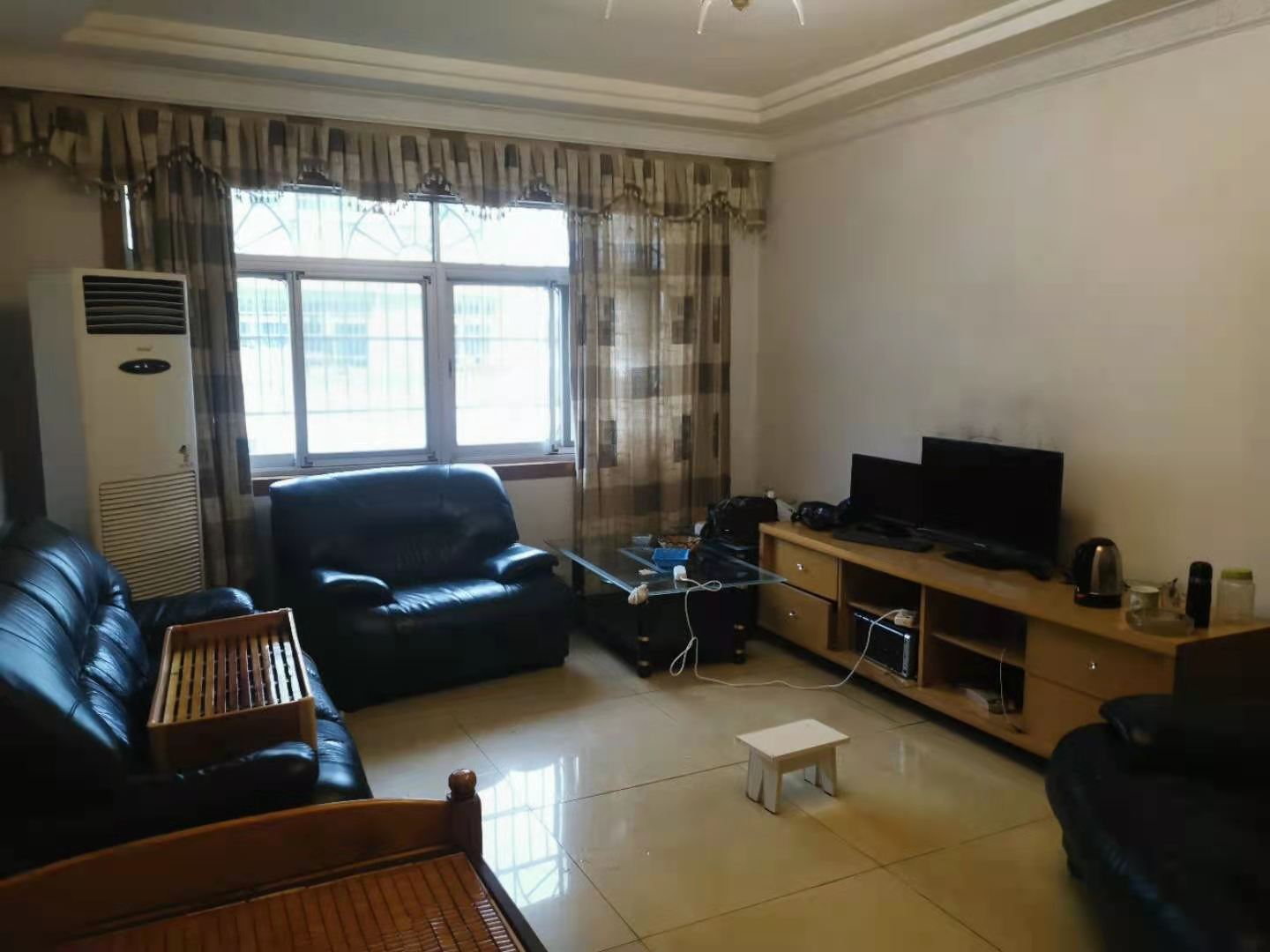 市建小区 3室2厅2卫 1800.0元/月 市建小区 3室2厅2卫 1800.0元/月室内图