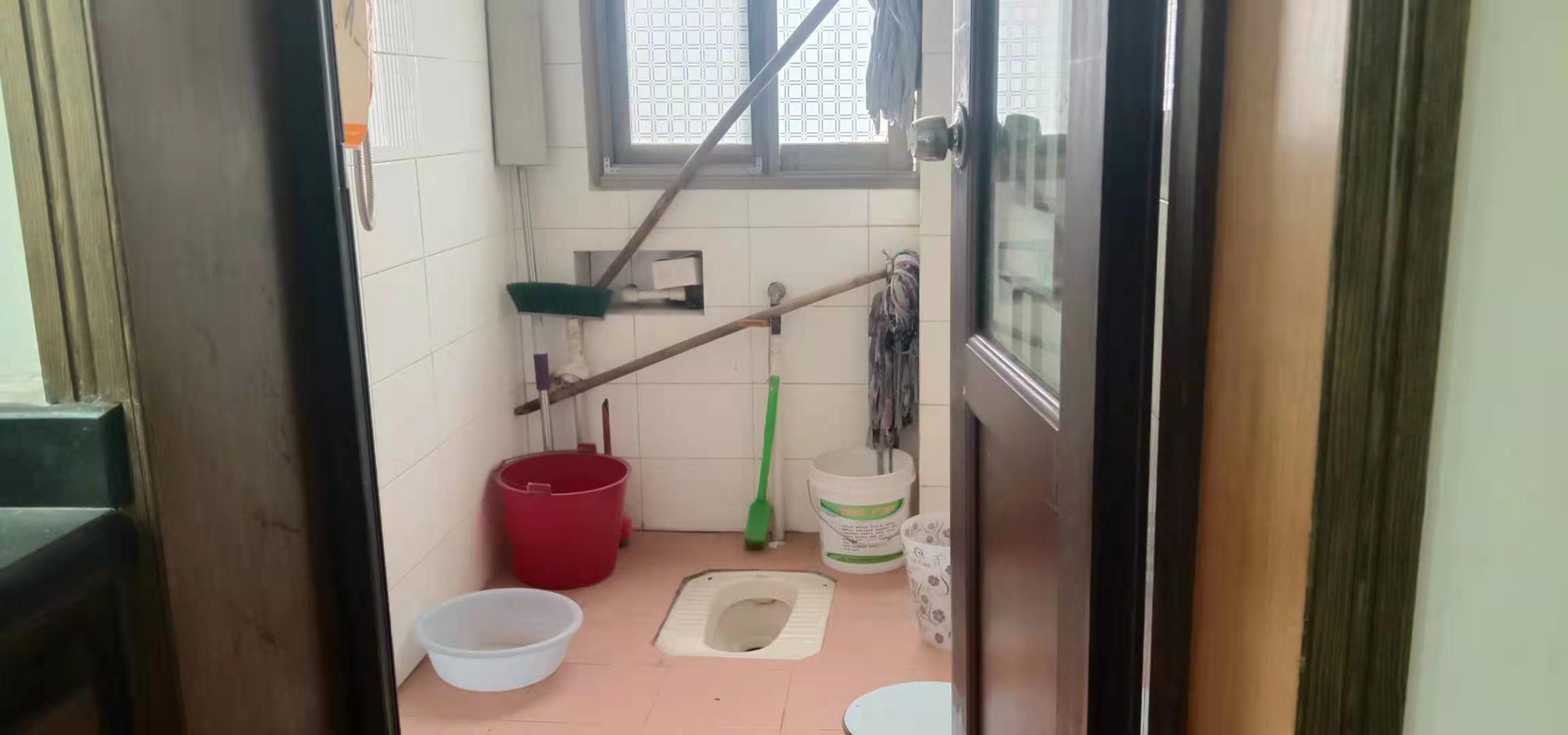 桂花园小区  3室2厅2卫    36.8万 桂花园小区  3室2厅2卫    36.8万卫生间