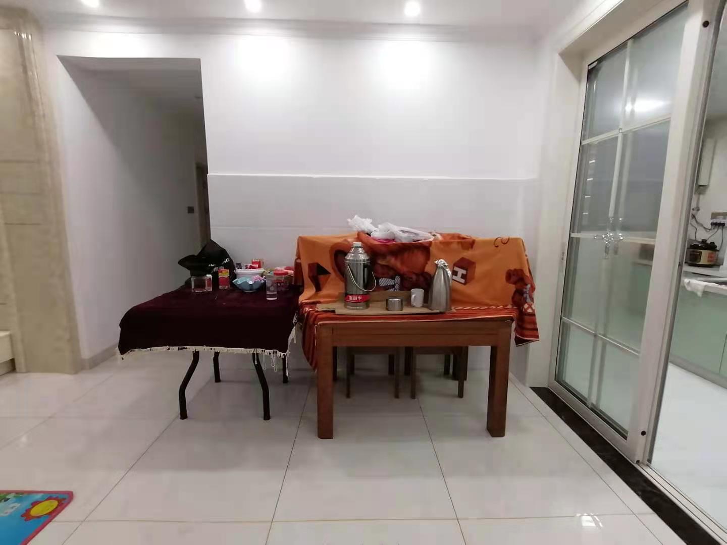 梓湖东城  3室2厅2卫    2000.0元/月 梓湖东城  3室2厅2卫    2000.0元/月室内图