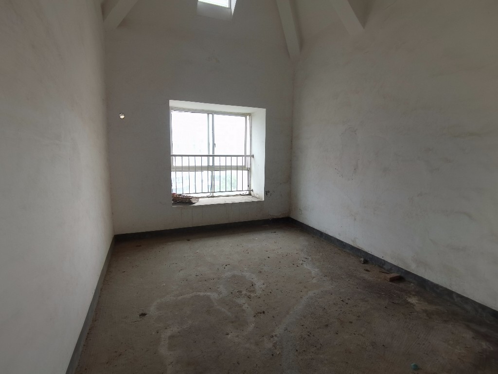 书湘里 5室2厅4卫 68.0万 书湘里 5室2厅4卫 68.0万客厅