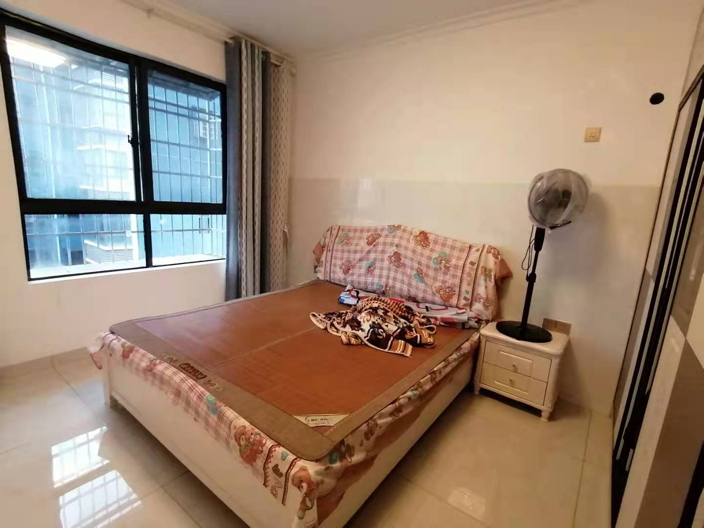 梓湖东城  3室2厅2卫    2000.0元/月 梓湖东城  3室2厅2卫    2000.0元/月室内图