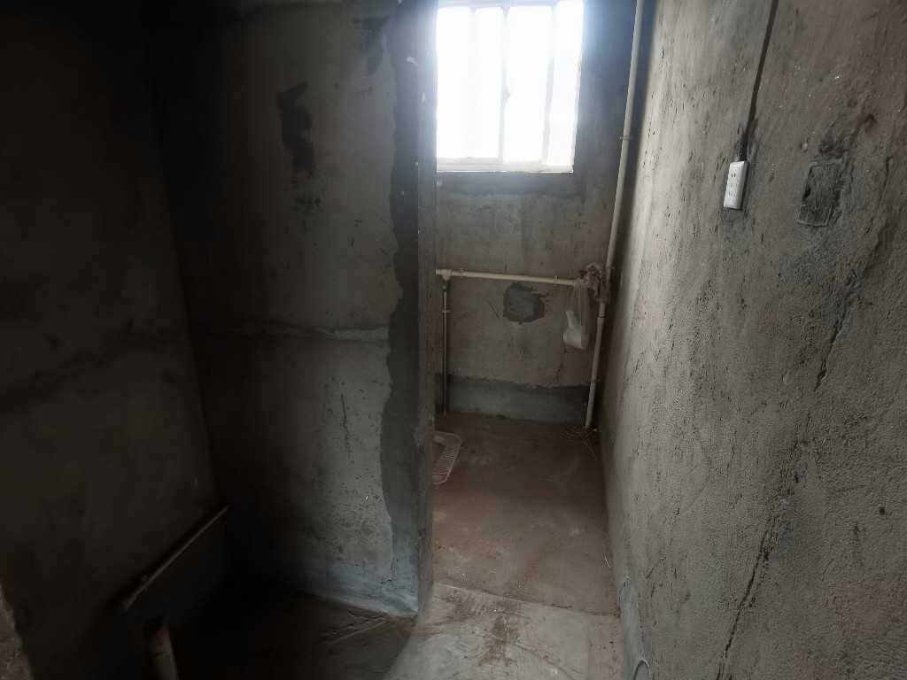 书湘里 5室2厅4卫 68.0万 书湘里 5室2厅4卫 68.0万客厅