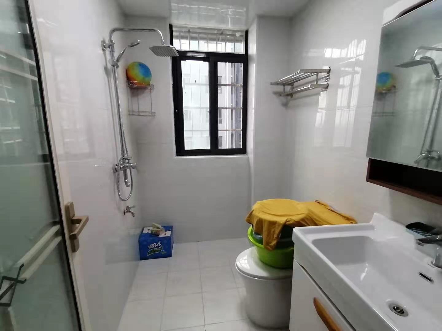 梓湖东城  3室2厅2卫    2000.0元/月 梓湖东城  3室2厅2卫    2000.0元/月室内图