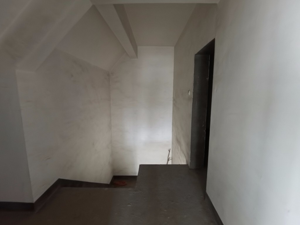 书湘里 5室2厅4卫 68.0万 书湘里 5室2厅4卫 68.0万客厅