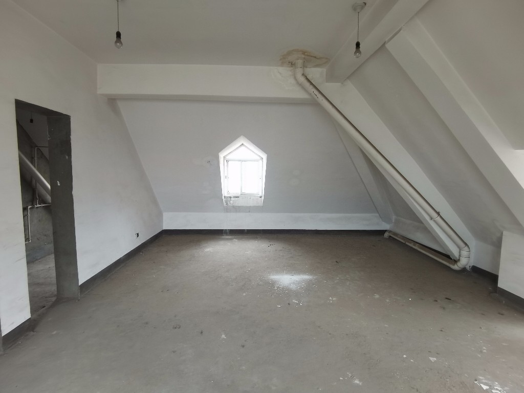 书湘里 5室2厅4卫 68.0万 书湘里 5室2厅4卫 68.0万客厅