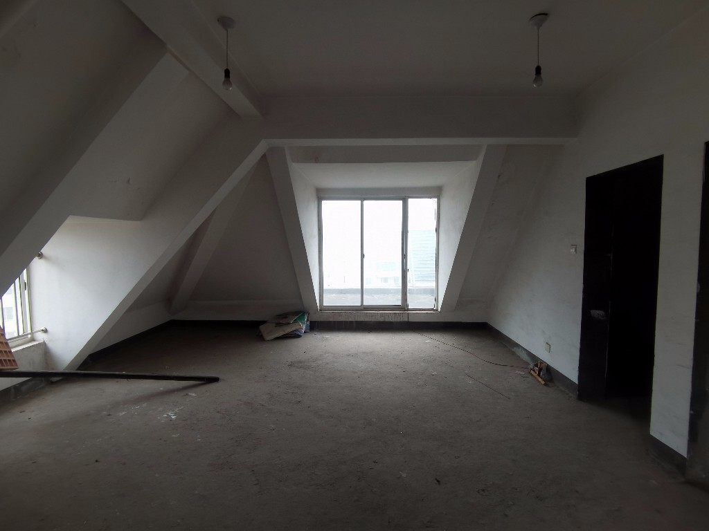 书湘里 5室2厅4卫 68.0万 书湘里 5室2厅4卫 68.0万客厅