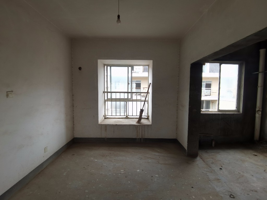 书湘里 5室2厅4卫 68.0万 书湘里 5室2厅4卫 68.0万客厅