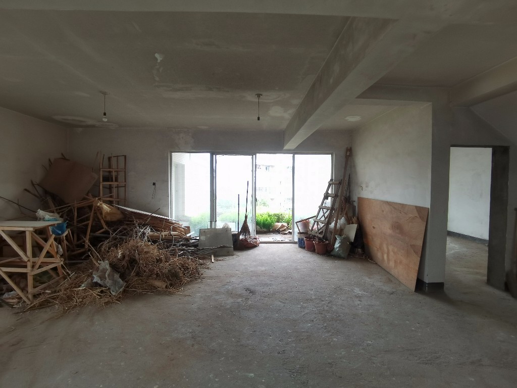 书湘里 5室2厅4卫 68.0万 书湘里 5室2厅4卫 68.0万客厅