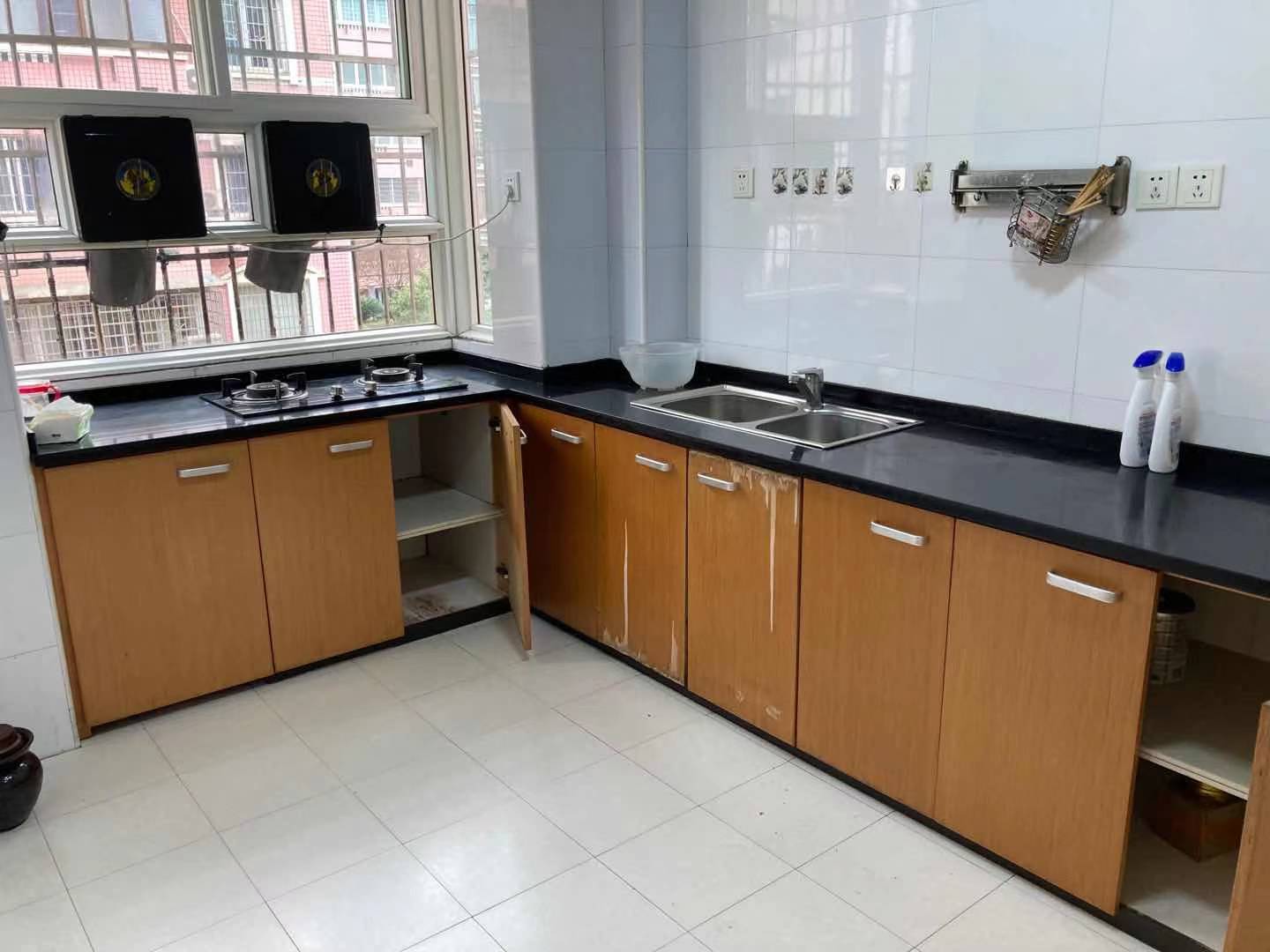 农业银行家属区  4室2厅2卫   1600.00元/月室内图