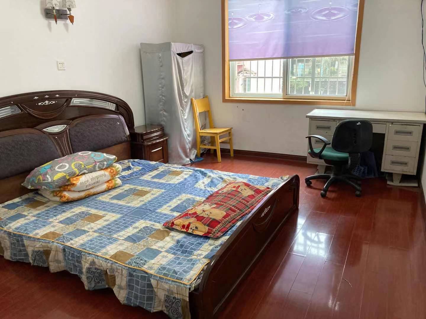 农业银行家属区  4室2厅2卫   1600.00元/月室内图
