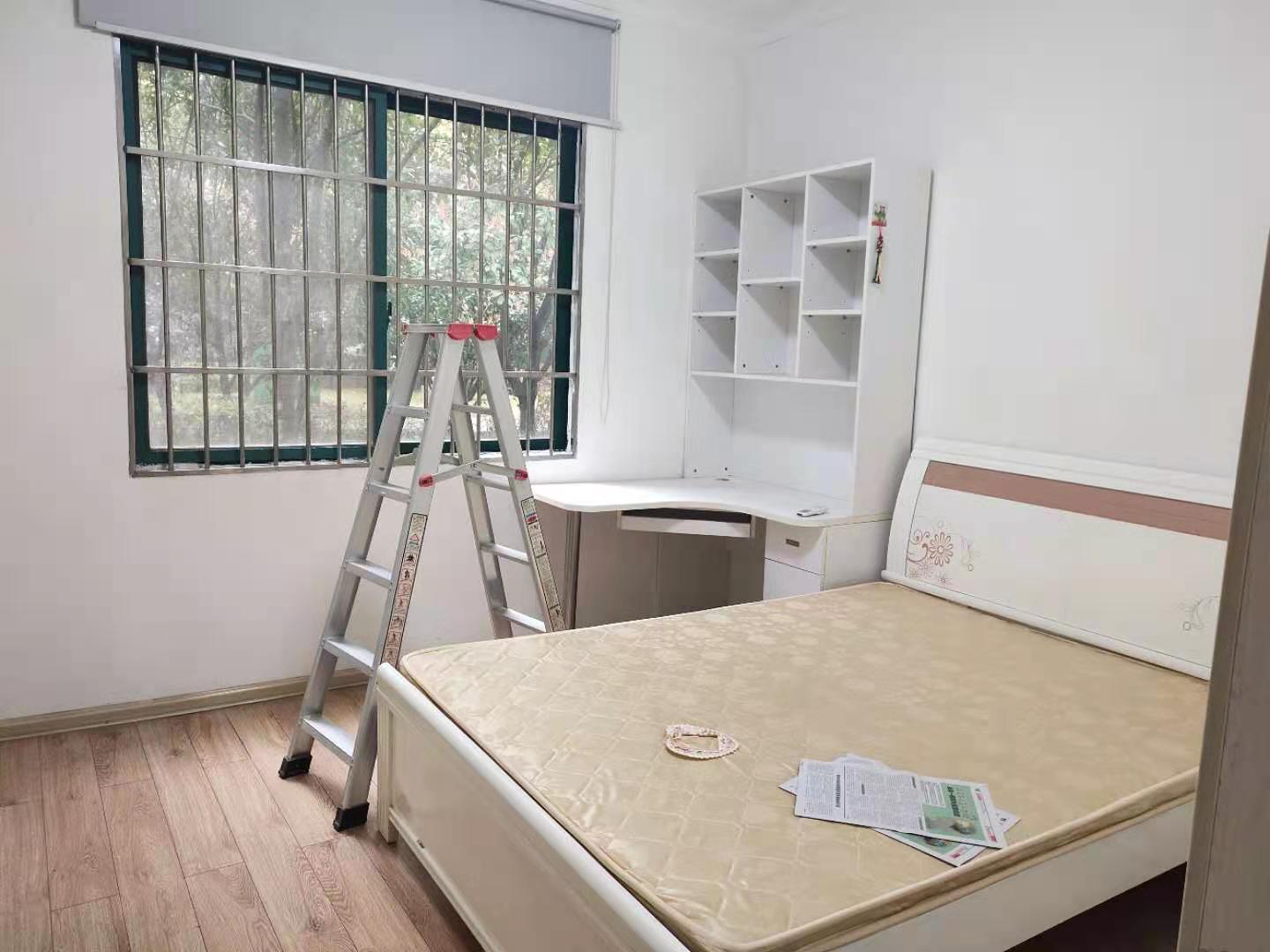 雅士林湘苑一期  3室2厅2卫   2600.00元/月室内图