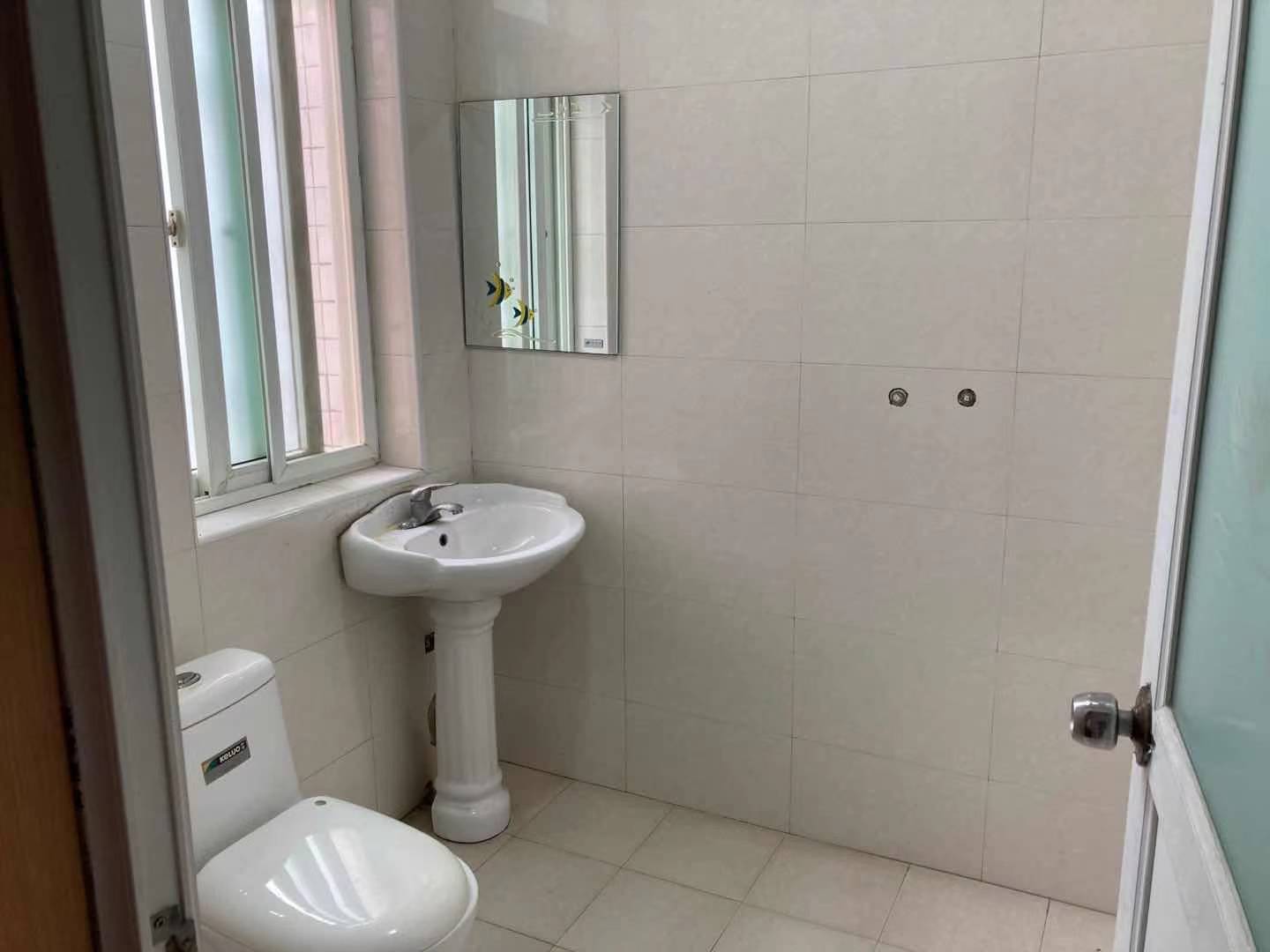 农业银行家属区  4室2厅2卫   1600.00元/月室内图