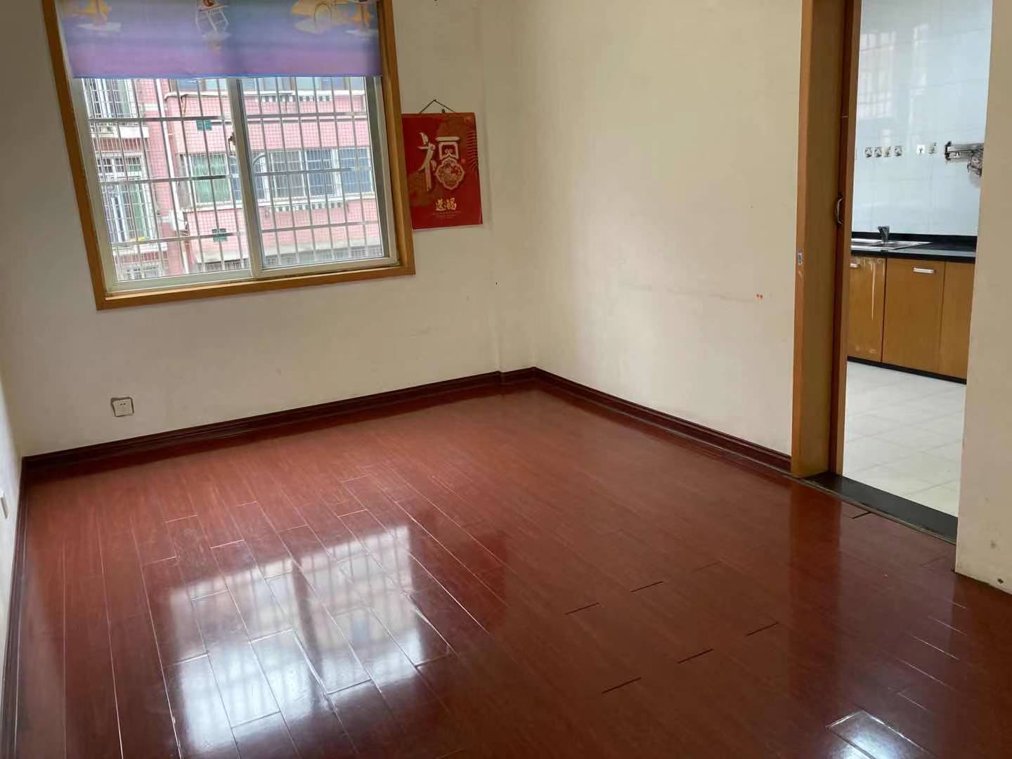 农业银行家属区  4室2厅2卫   1600.00元/月室内图