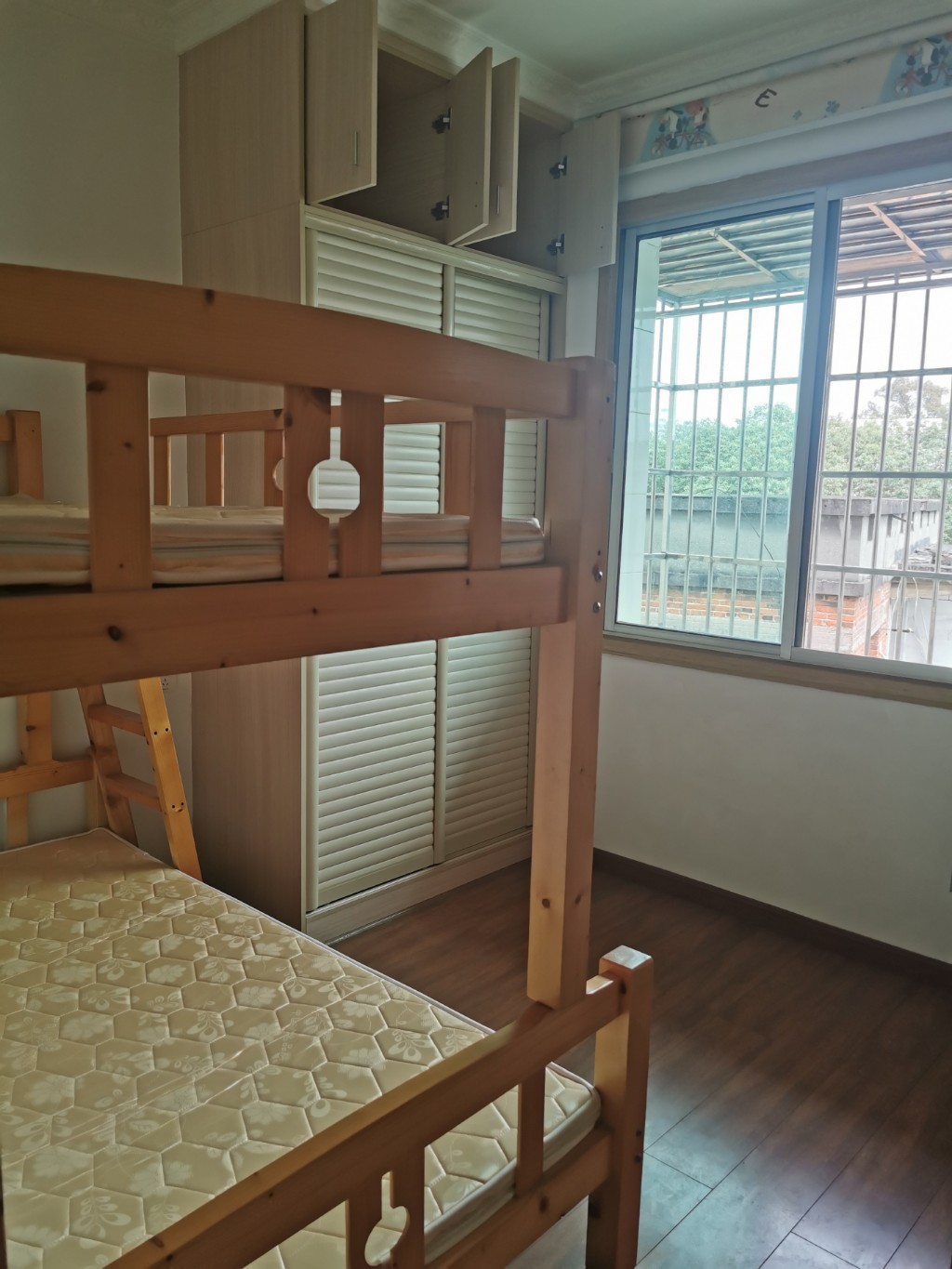 老市政府家属楼(机关三院) 3室2厅1卫 1500.0元/月 老市政府家属楼(机关三院) 3室2厅1卫 1500.0元/月室内图