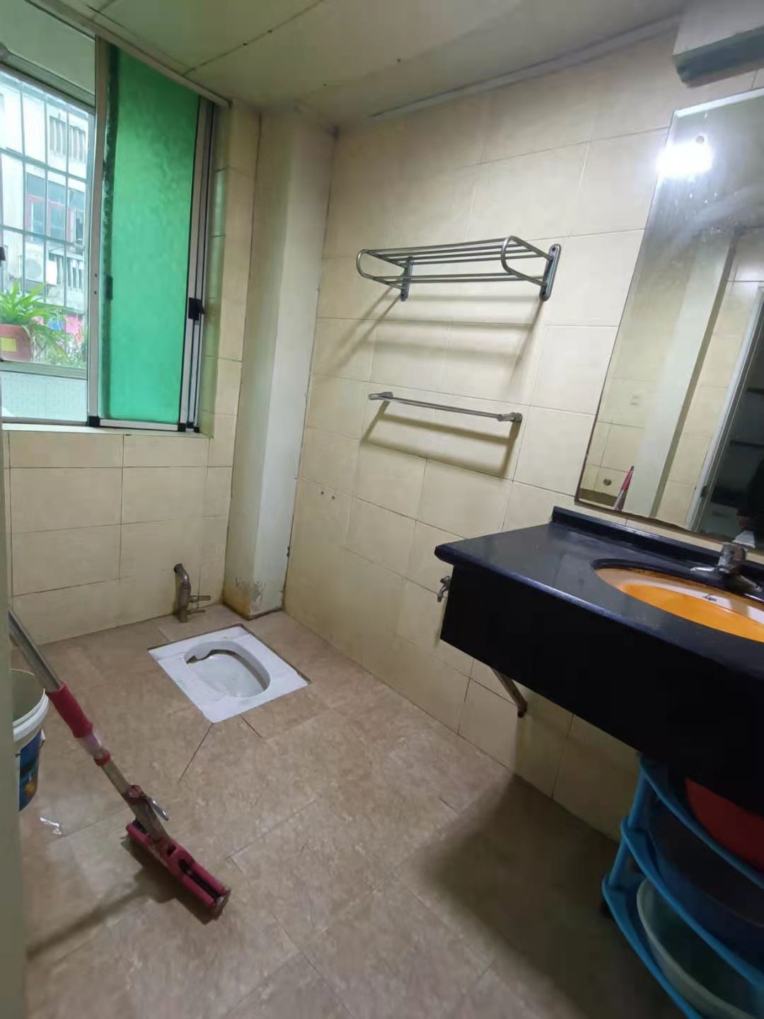 泰苑小区  3室2厅1卫    52.0万 泰苑小区  3室2厅1卫    52.0万客厅