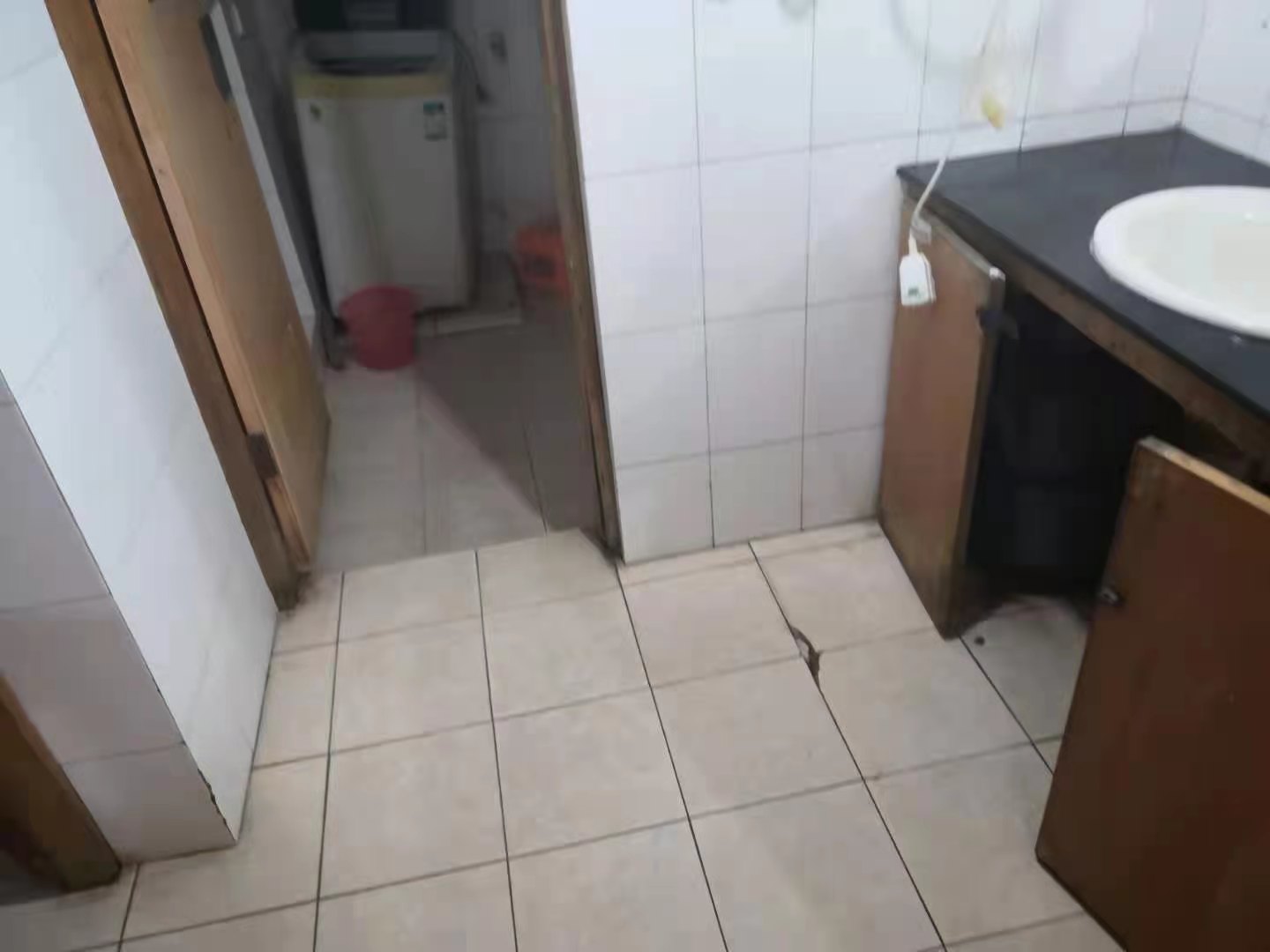 华美花园 3室2厅2卫 1200.0元/月 华美花园 3室2厅2卫 1200.0元/月室内图