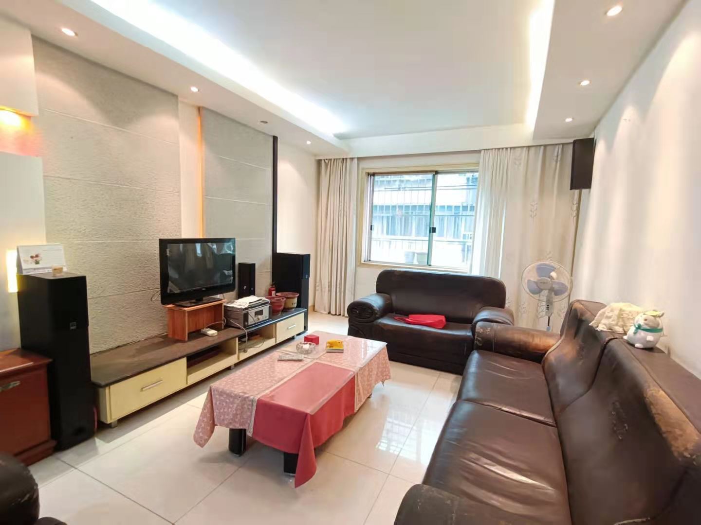 泰苑小区  3室2厅1卫    52.0万 泰苑小区  3室2厅1卫    52.0万客厅