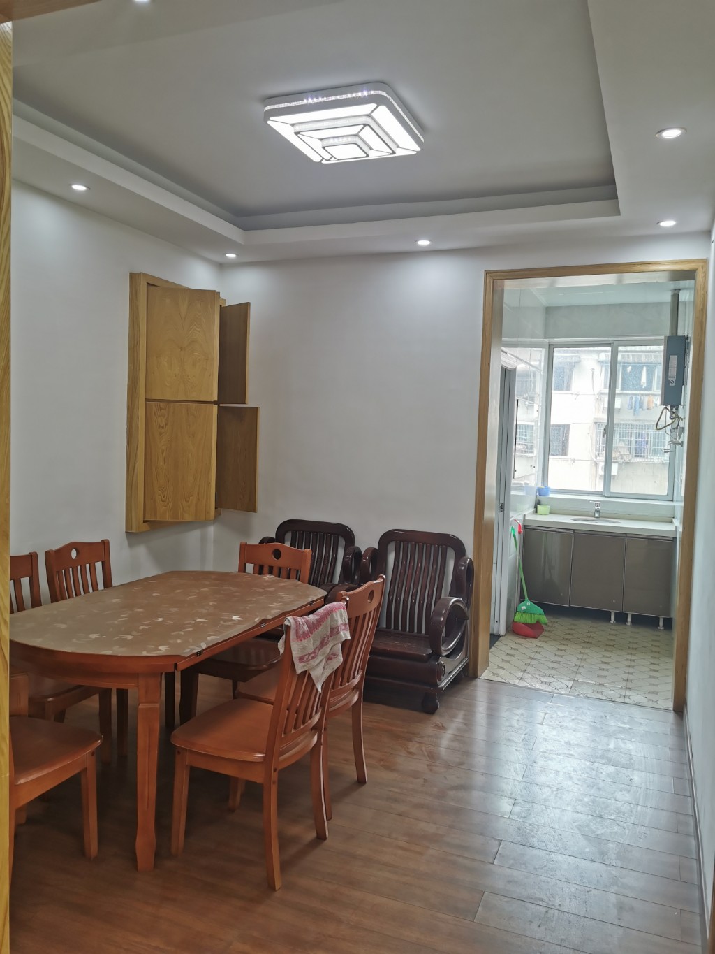 老市政府家属楼(机关三院) 3室2厅1卫 1500.0元/月 老市政府家属楼(机关三院) 3室2厅1卫 1500.0元/月室内图