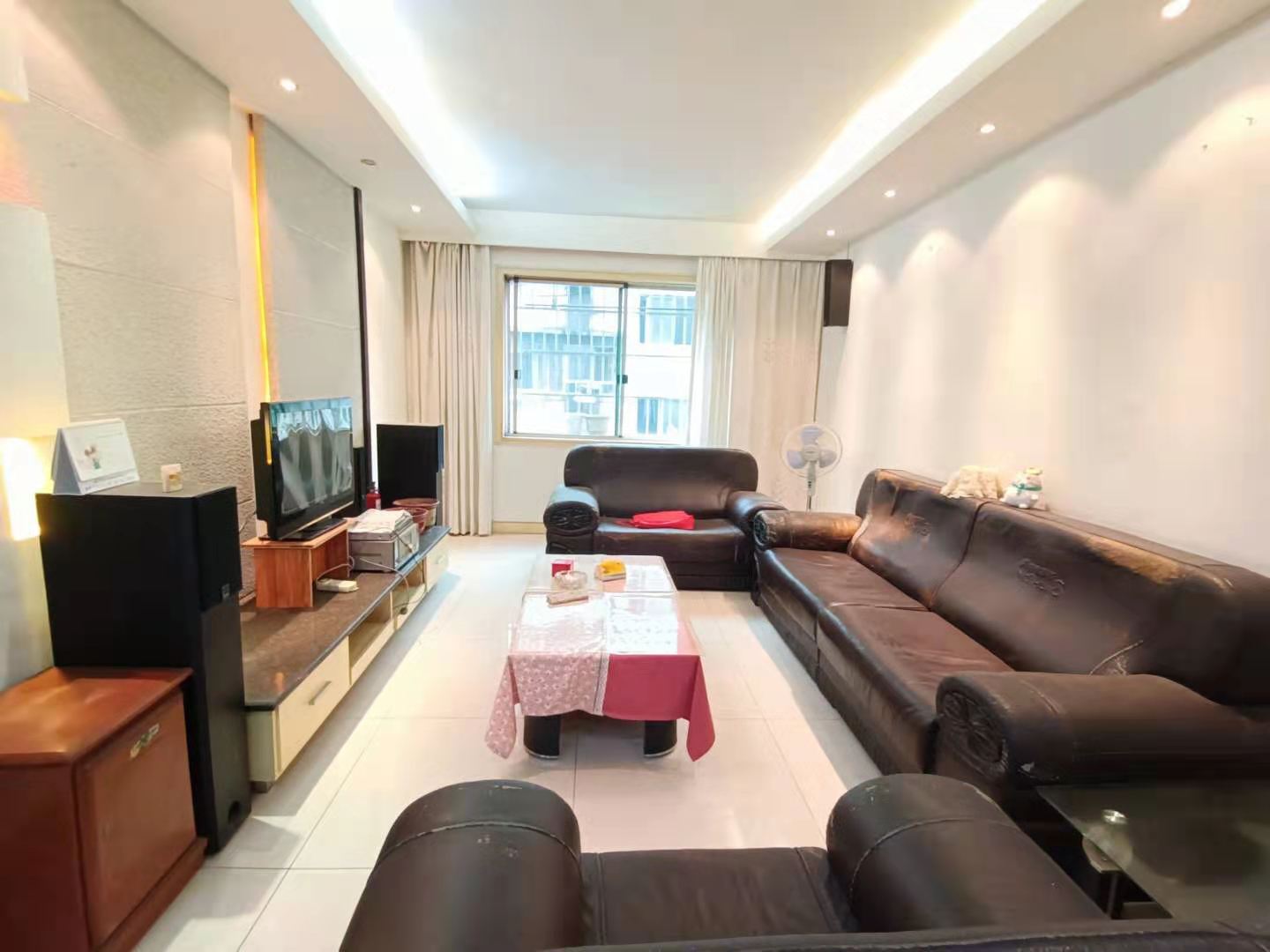 泰苑小区  3室2厅1卫    52.0万 泰苑小区  3室2厅1卫    52.0万客厅