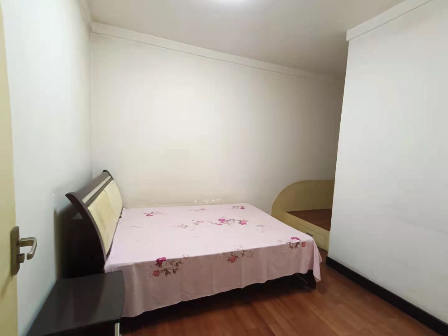 泰苑小区  3室2厅1卫    52.0万 泰苑小区  3室2厅1卫    52.0万客厅