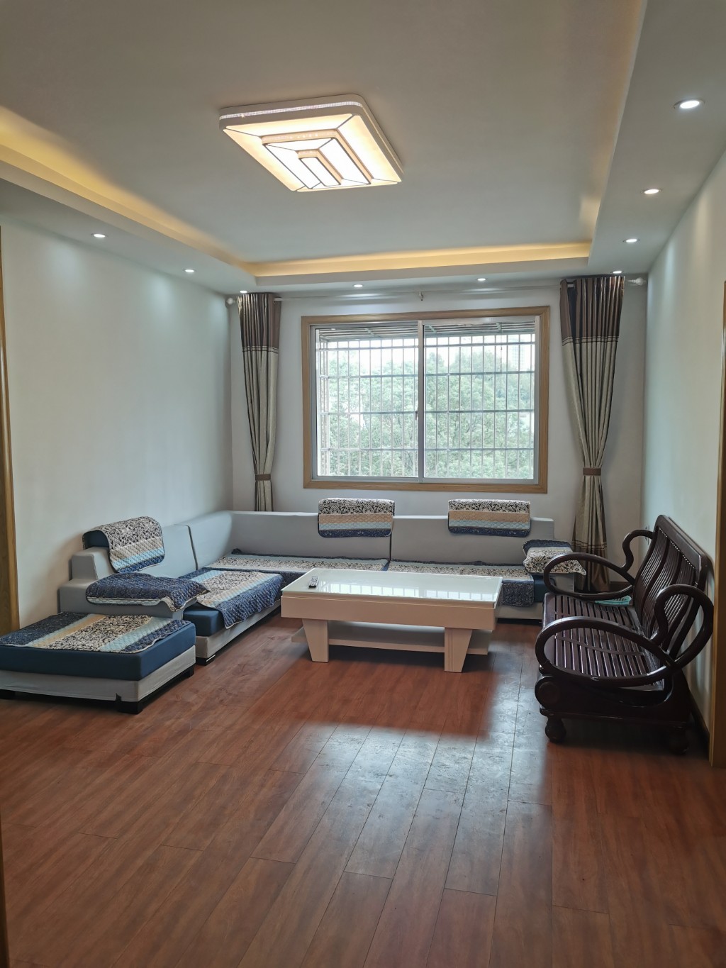 老市政府家属楼(机关三院) 3室2厅1卫 1500.0元/月 老市政府家属楼(机关三院) 3室2厅1卫 1500.0元/月室内图