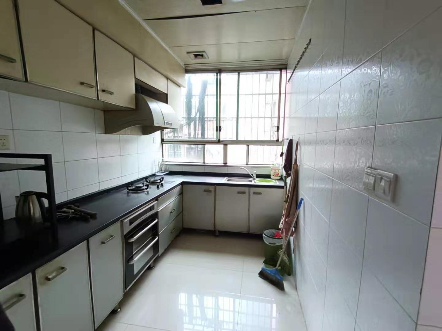 泰苑小区  3室2厅1卫    52.0万 泰苑小区  3室2厅1卫    52.0万客厅