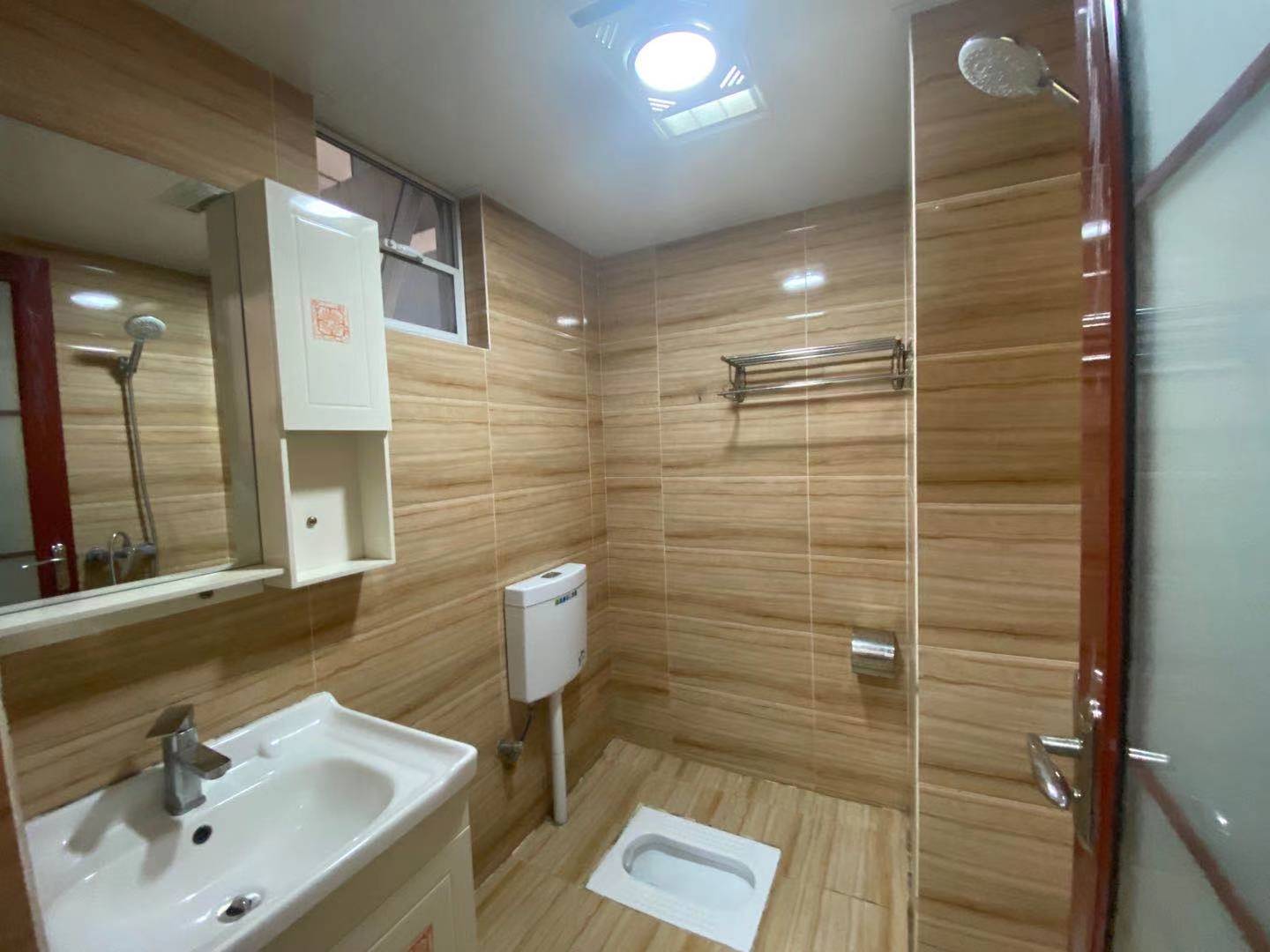 二江花园  2室1厅1卫    1700.0元/月 二江花园  2室1厅1卫    1700.0元/月室内图