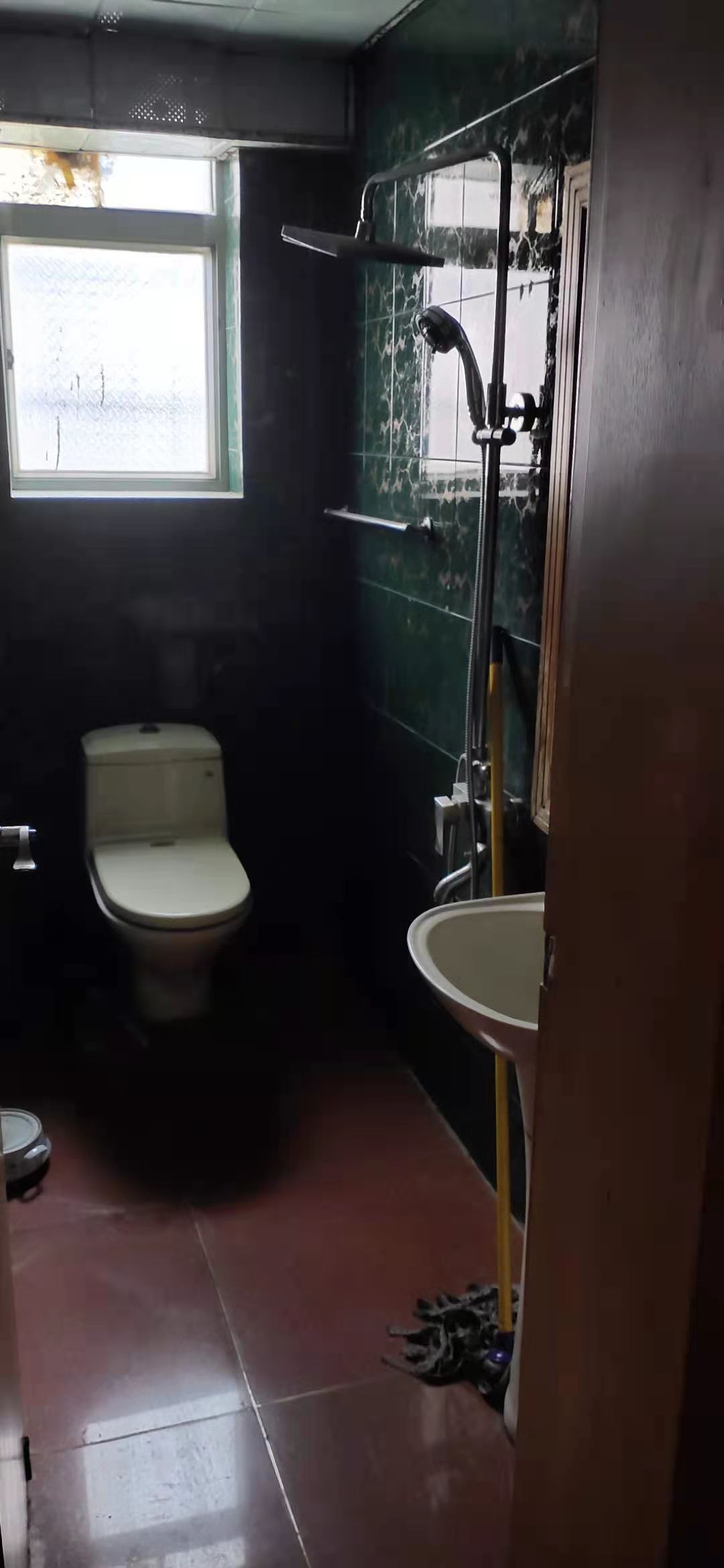 操坪社区  3室2厅1卫    1600.0元/月 操坪社区  3室2厅1卫    1600.0元/月室内图