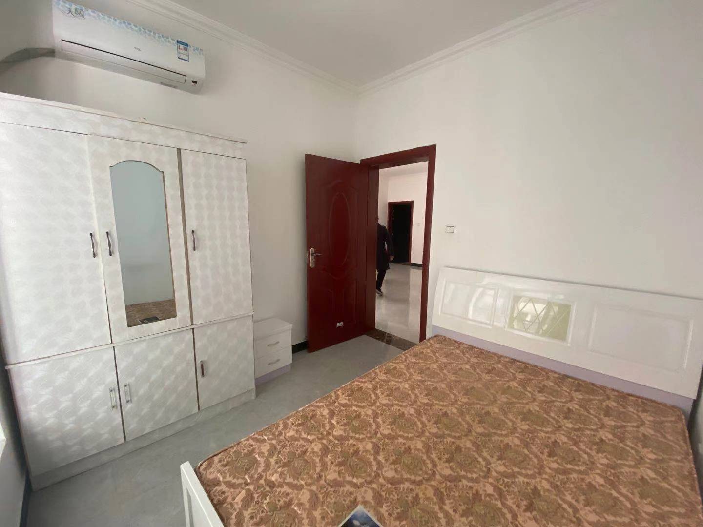 二江花园  2室1厅1卫    1700.0元/月 二江花园  2室1厅1卫    1700.0元/月室内图