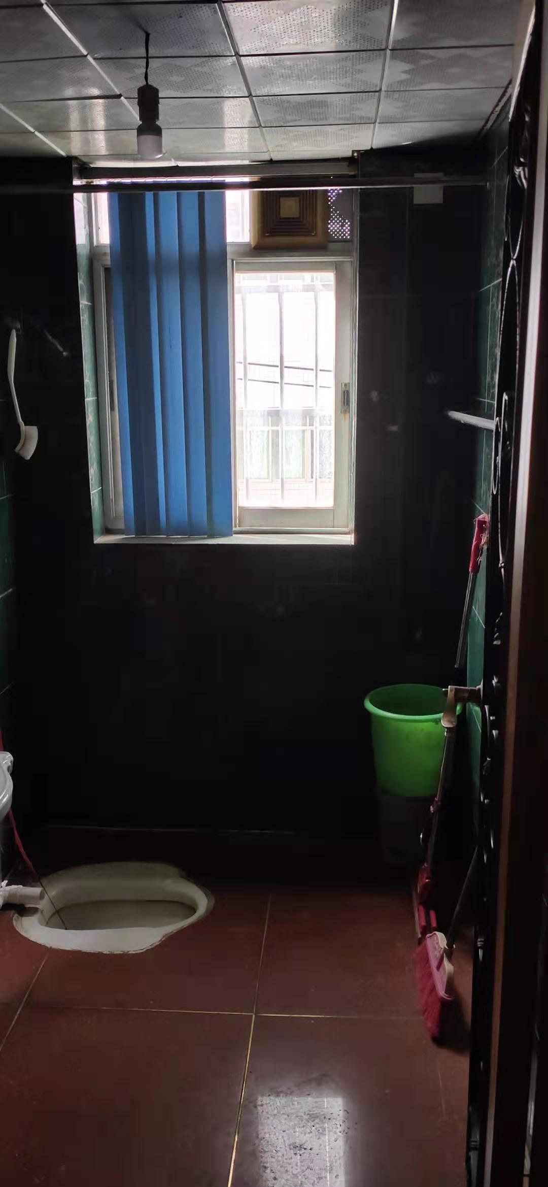 操坪社区  3室2厅1卫    1600.0元/月 操坪社区  3室2厅1卫    1600.0元/月室内图